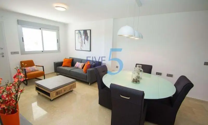 Apartamento en Orihuela Costa con 2 Dormitorios y Piscina