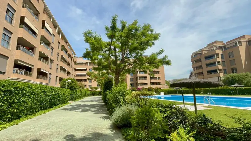 Bajo con Jardín Privado en Residencial Exclusivo Valencia