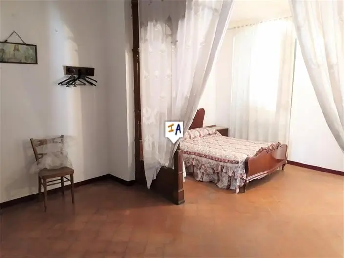 Casa de 6 Dormitorios en Monturque 543m2
