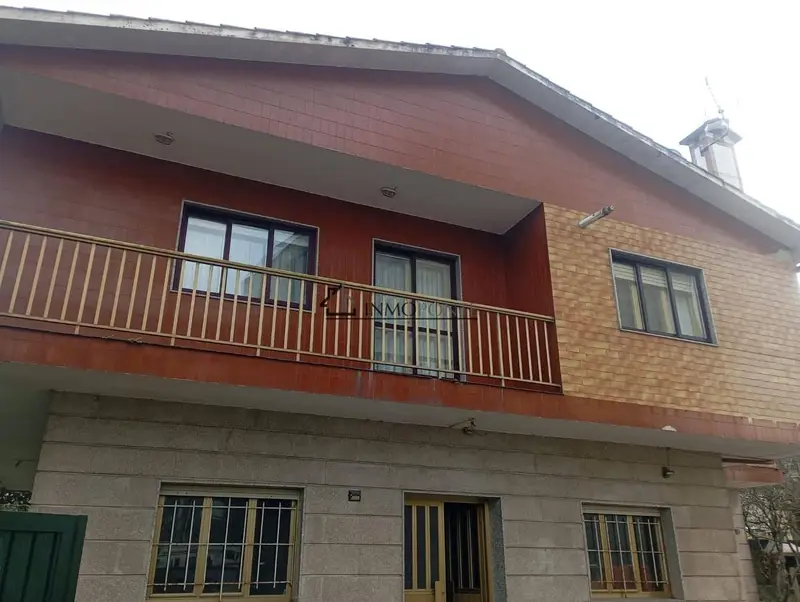 Casa en venta en Pontevedra ciudad con terreno