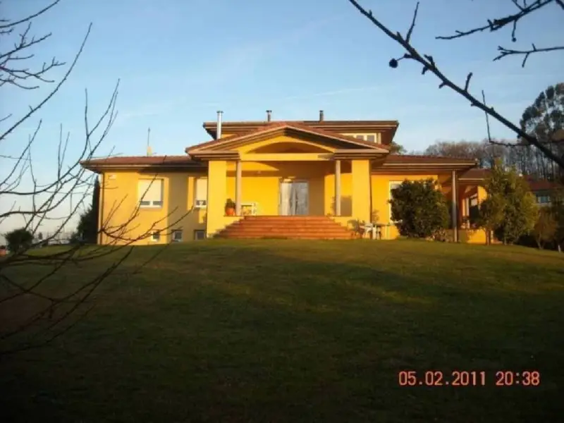 Chalet en Venta Sograndio Oviedo 6 habitaciones 420m2