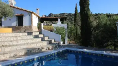 Finca Rústica con Vistas al Lago Zahara Cerca Ronda