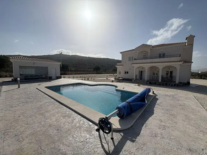 Villa 4 Dormitorios Lujo Pinoso Alicante Piscina Nueva Construccion