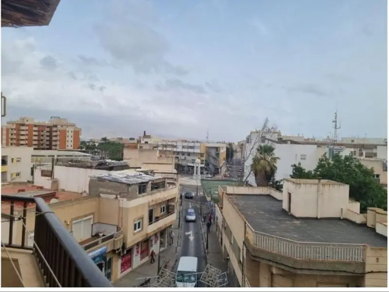 Piso en Almeria 4 dormitorios 1 bano terraza cocina amueblada