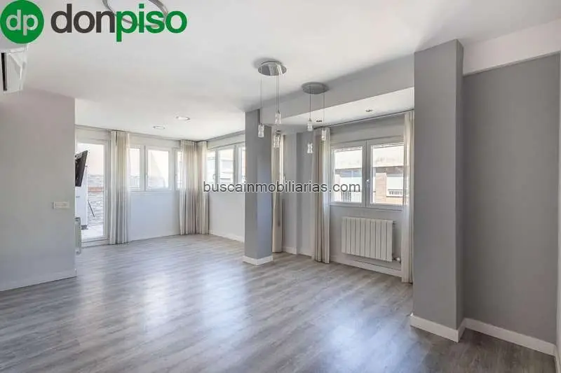 Piso en venta en Granada centro reformado con terraza