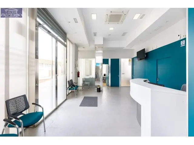 Local Comercial PTS Granada 231m2 - Ideal Negocio o Inversion
