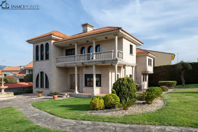 Chalet en Venta Pontevedra Ciudad Amplio Jardin Piscina
