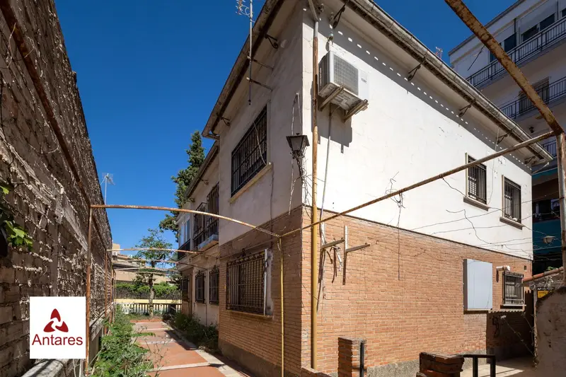 Venta Chalet con patio en Vergeles Granada