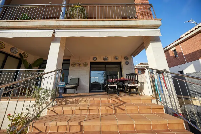 Chalet en Segur de Calafell con Piscina y Vistas al Mar