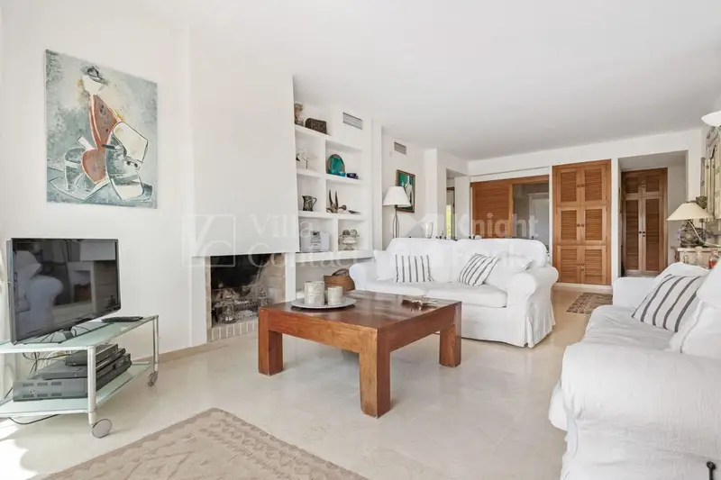 Apartamento en Cala Llenya Ibiza con Vistas al Mar y Piscina
