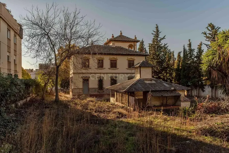 Palacete Histórico en Granada  300m2 1600m2 Parcela