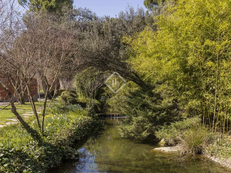 Chalet en venta en Pozuelo de Alarcon 950m2 con piscina y spa