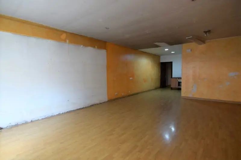 Venta Local Comercial El Carmel Barcelona 109m2