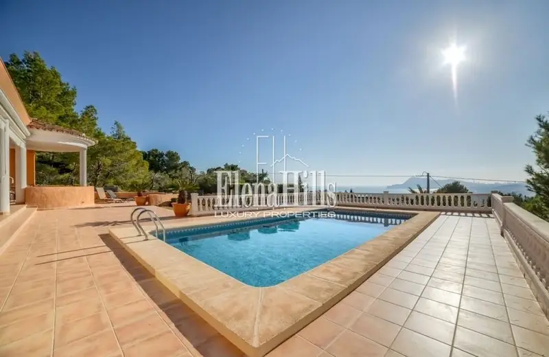 Villa en Altea con Vistas al Mar Piscina Privada y Jardin