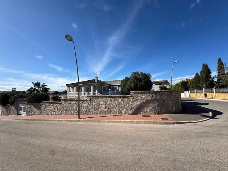 Villa en Los Balcones 4 Dorm 2 Baños Parcela 800m2 Piscina Privada