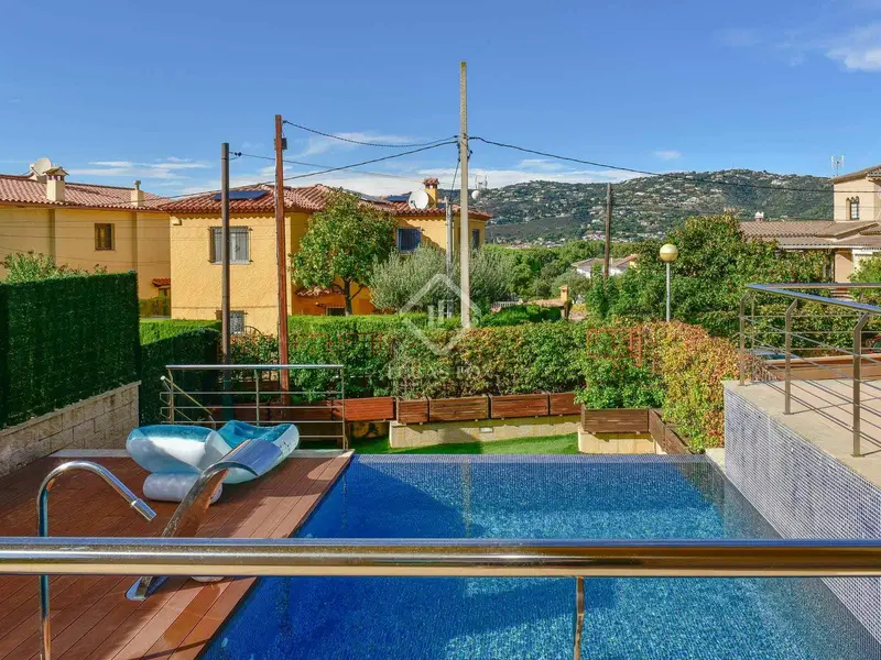Chalet en venta en S'Agaro con piscina y jacuzzi