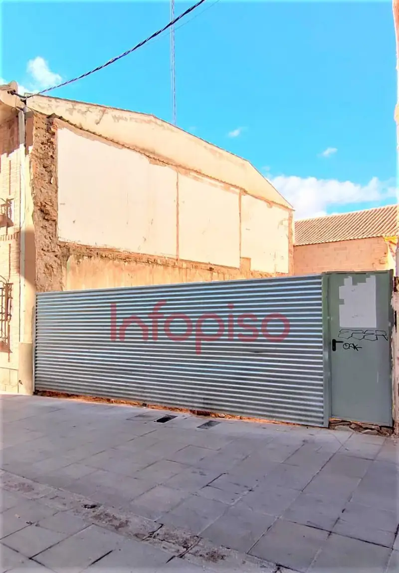 Solar en Venta Centro Valdepe
as 133m2 Ref 524