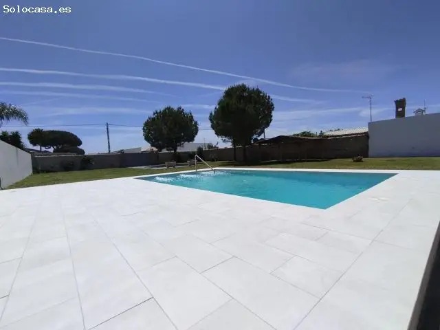 Chalet con Piscina Cerca de la Playa