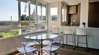 Piso en venta con vistas al mar y garaje