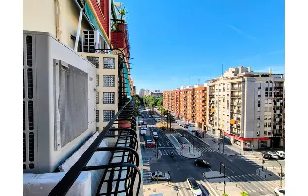 Rent 3 bedroom apartment of 100 m² in Zaragoza