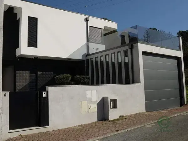 Moradia de Luxo em Braga com Piscina e 4 Suites