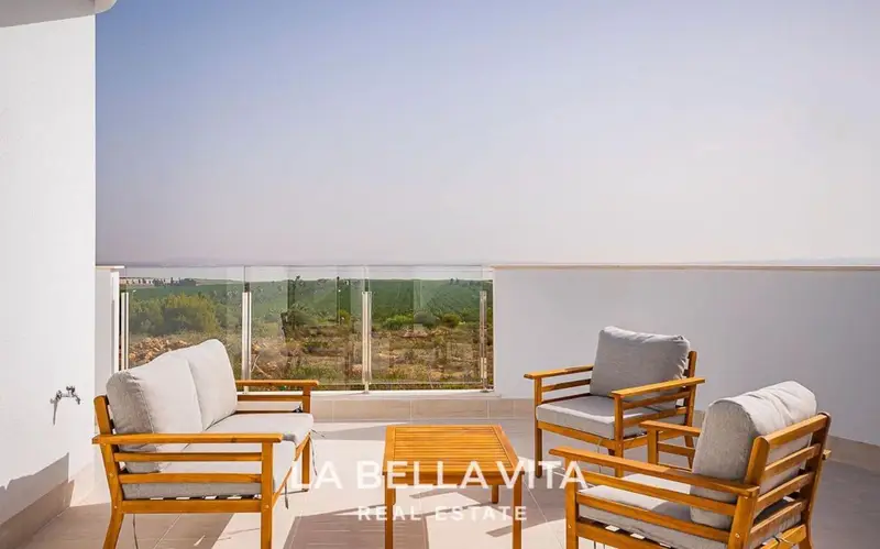 Pareado con Piscina Privada en Los Balcones Torrevieja