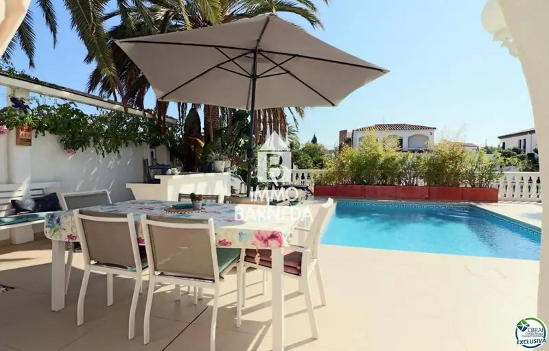 Chalet en Empuriabrava 3 Viviendas Independientes con Amarre