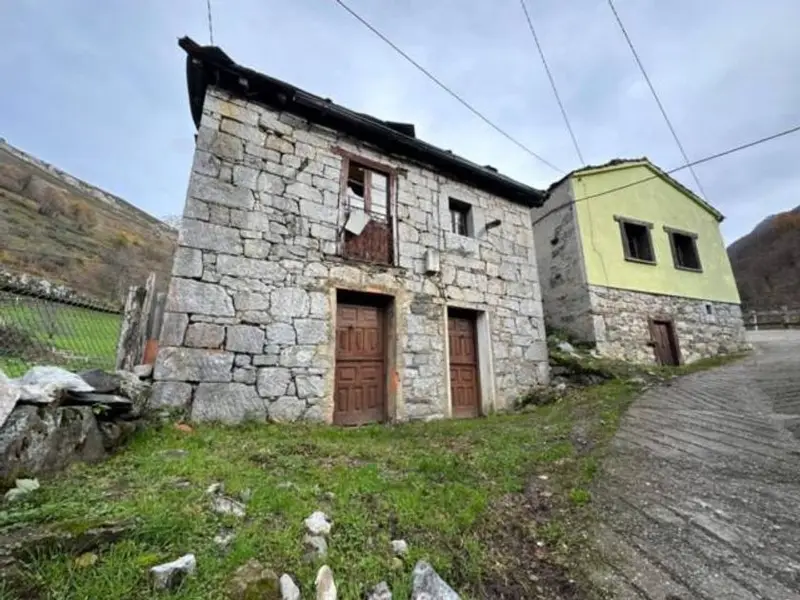 Chalet en Rioaller Asturias para reformar 50m2