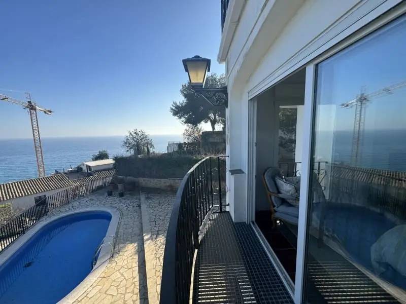Chalet en Cala Canyelles con Vistas al Mar