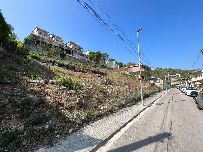 Venta Terreno con Jardin en California Canyelles