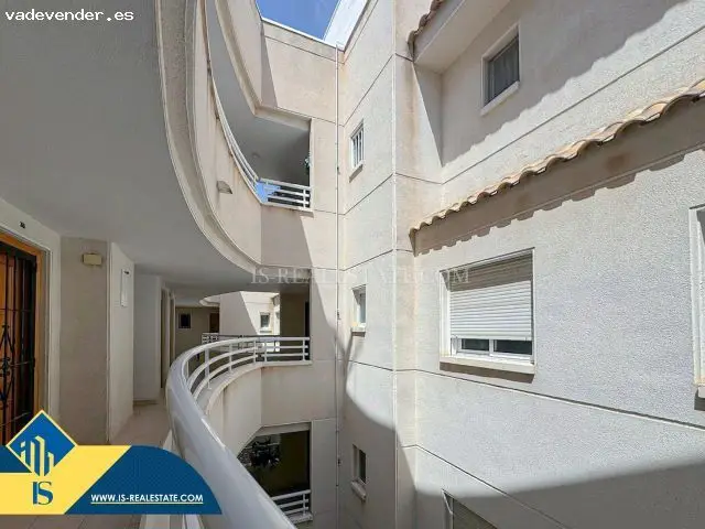 Apartamento en Torrevieja con Piscina Garaje y Trastero