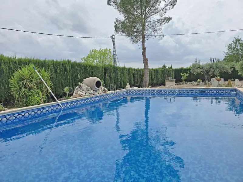 Chalet en Bellús con Vistas a la Montaña y Piscina Privada