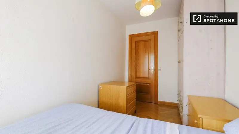 Apartamento 4 Dormitorios 1 Baño Madrid