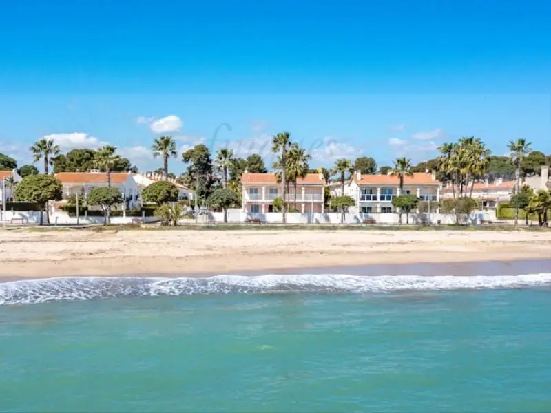 Chalet de Lujo en Cambrils con Vistas al Mar