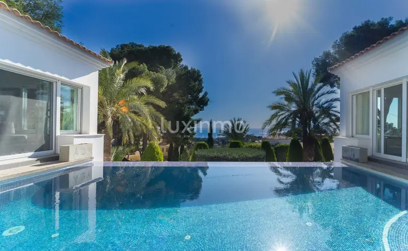 Chalet en Altea con Vistas al Mar y Piscina