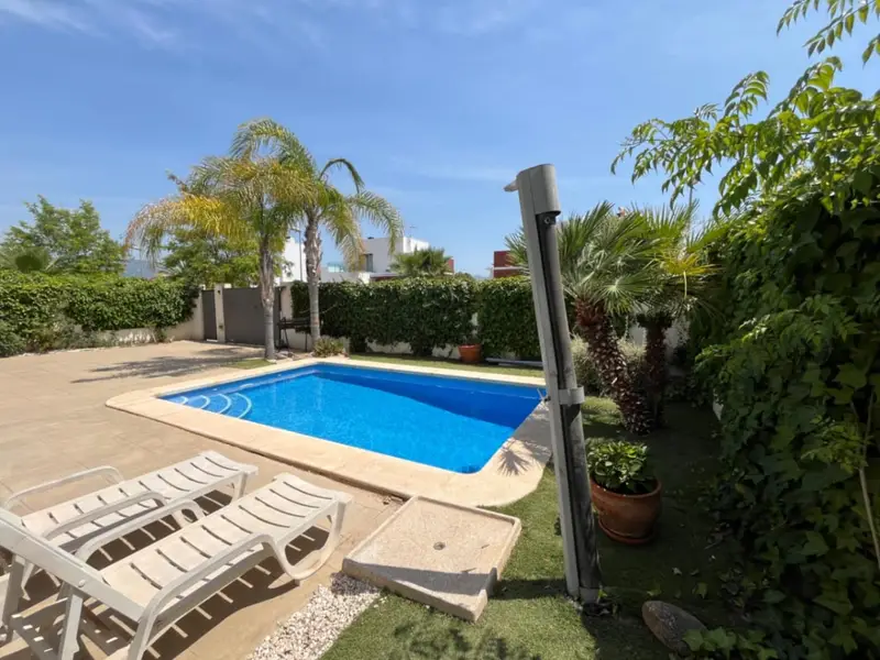 Chalet en Polop con Piscina Privada y 3 Habitaciones