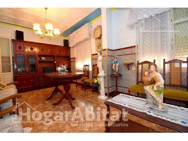 Casa en Planta Baja con Terraza y 4 Dormitorios
