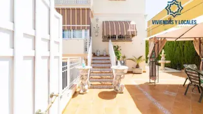 Chalet con Piscina y Placas Solares en Granada