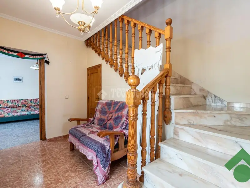 Casa con Dos Viviendas en Pinos del Valle