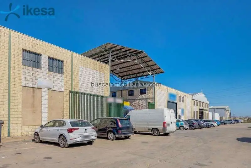 Nave Industrial en Venta en Huelva Poligono La Luz