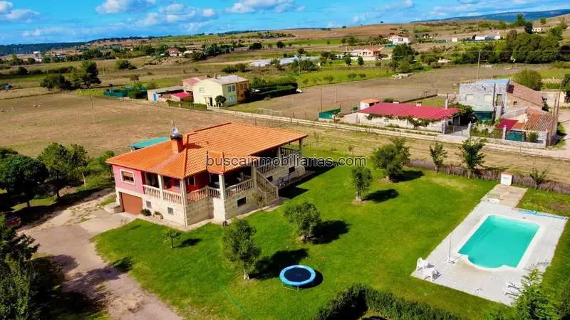 Chalet en venta Ciudad Rodrigo 470m2 con piscina y bodega
