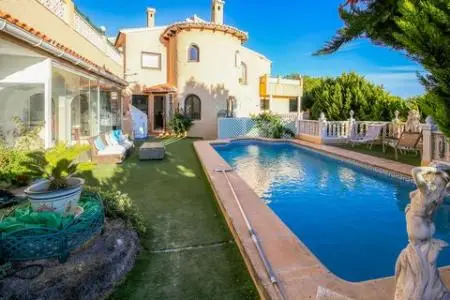 Villa Española con Apartamento Independiente en Costa Nova Jávea