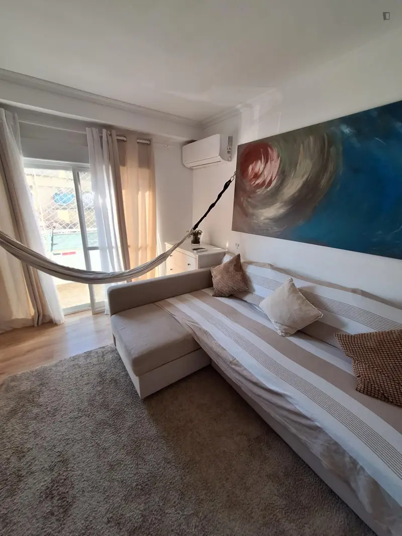 Habitacion Doble con Sofacama, TV y Balcon Privado en Cabanyal