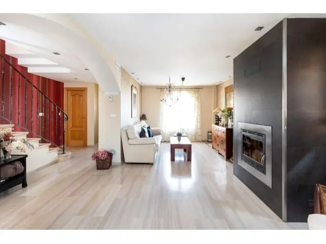 Sale A La Venta Una Fantastica Vivienda Unifamiliar Pareada