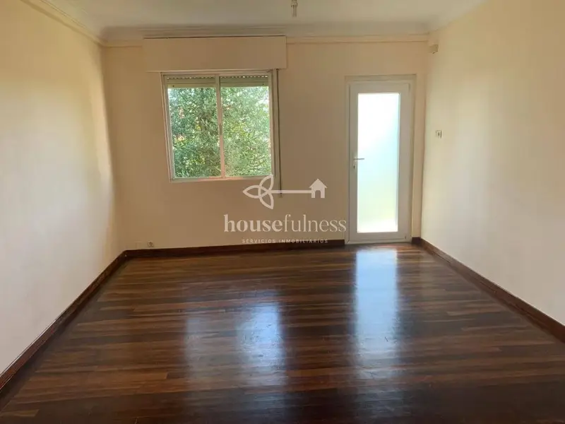 Chalet en venta reformado con finca 5000m2 Narón A Coruña