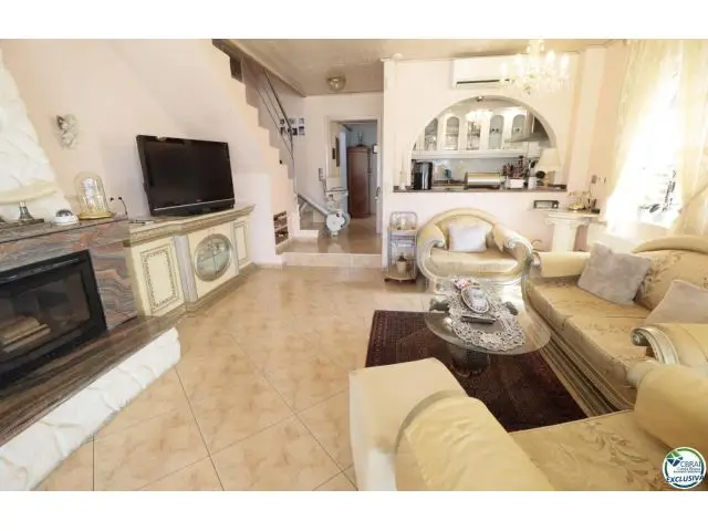 Chalet de Lujo en Roses con Amarre y Sauna