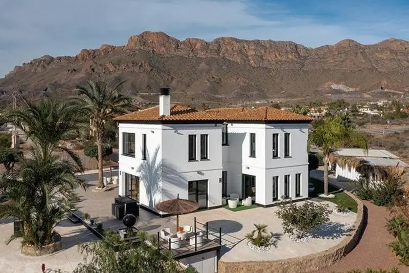 Villa de Lujo en Venta Pilar de Jaravia 4 Dormitorios Piscina Jardin
