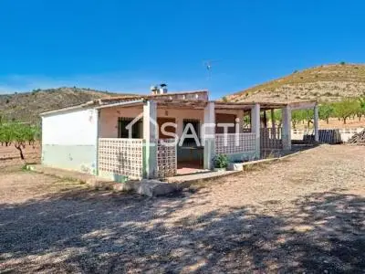 Casa de Campo en Villena con 2 Habitaciones y Gran Parcela