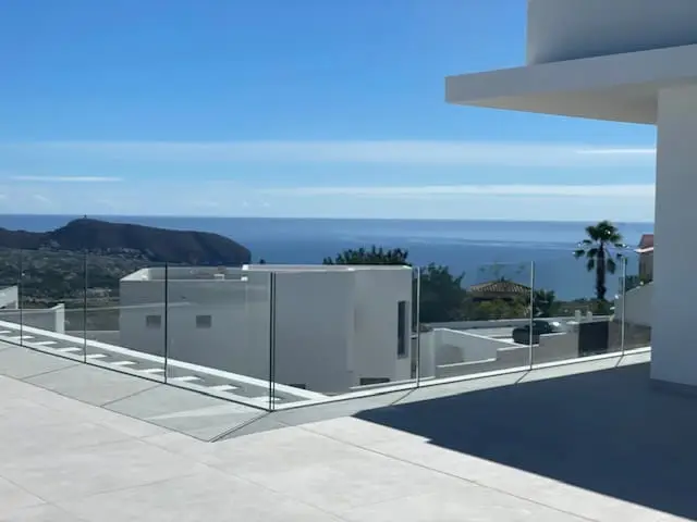 Villa de Lujo en Benimeit con Vistas Panorámicas al Mar