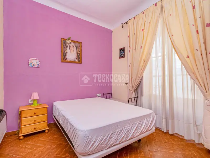Casa en Venta en Loja: 454m², 5 Dormitorios, Terraza